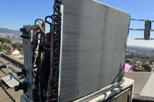 Limpieza y reparacion de aire que se apagaba y prendia de forma intermitente