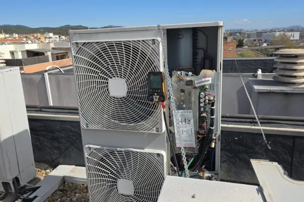 Pruebas de funcionamiento de aire acondicionado despues de realizarle servicio tecnico