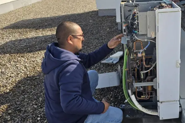 Servicio de aire acondicionado de una clinica dental en Girona